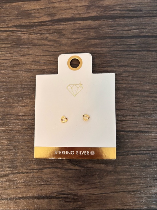 Jewelry - Heart earrings